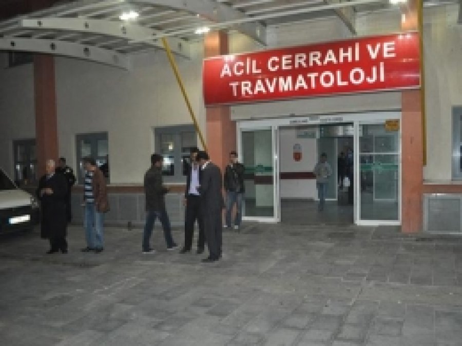 Genç Kız Hastanenin 3. Katından Atlayarak İntihar Etti