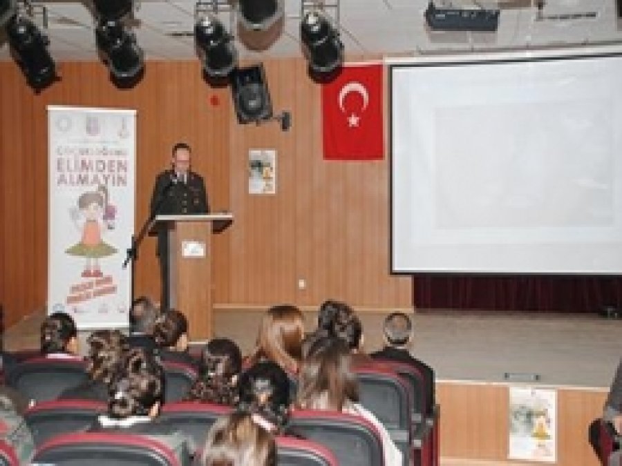 'Çocukluğumu Elimden Almayın!' 
