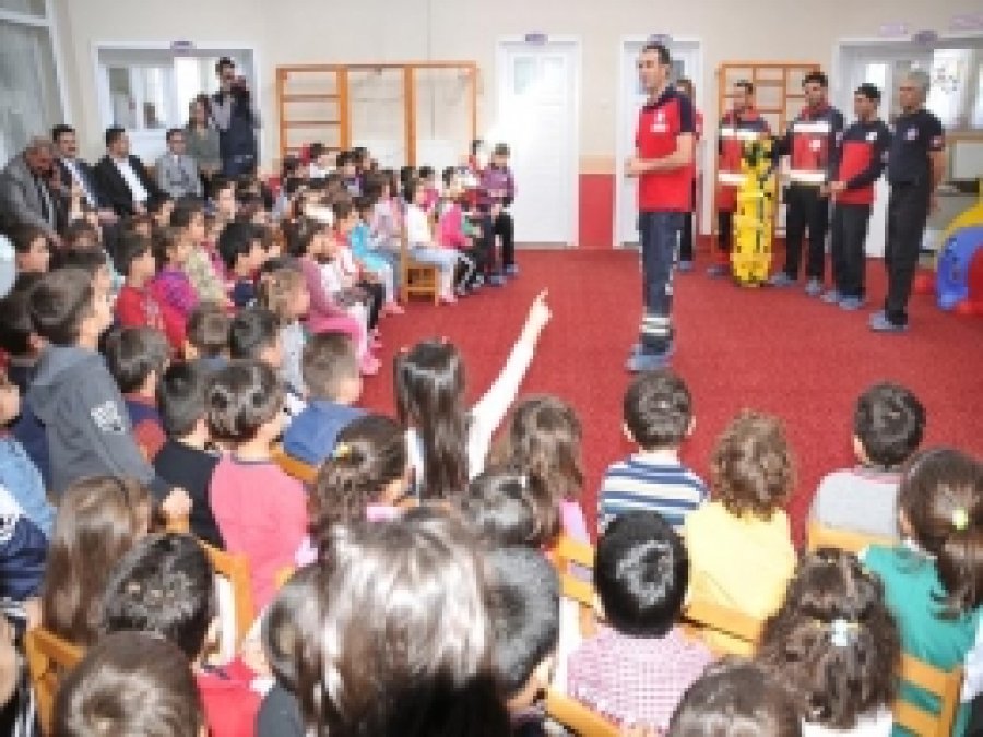 UMKE'den Miniklere 112 ve Deprem Eğitimi