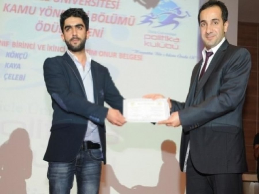DÜ'de Başarılı Öğrencilere Onur Belgesi Verildi
