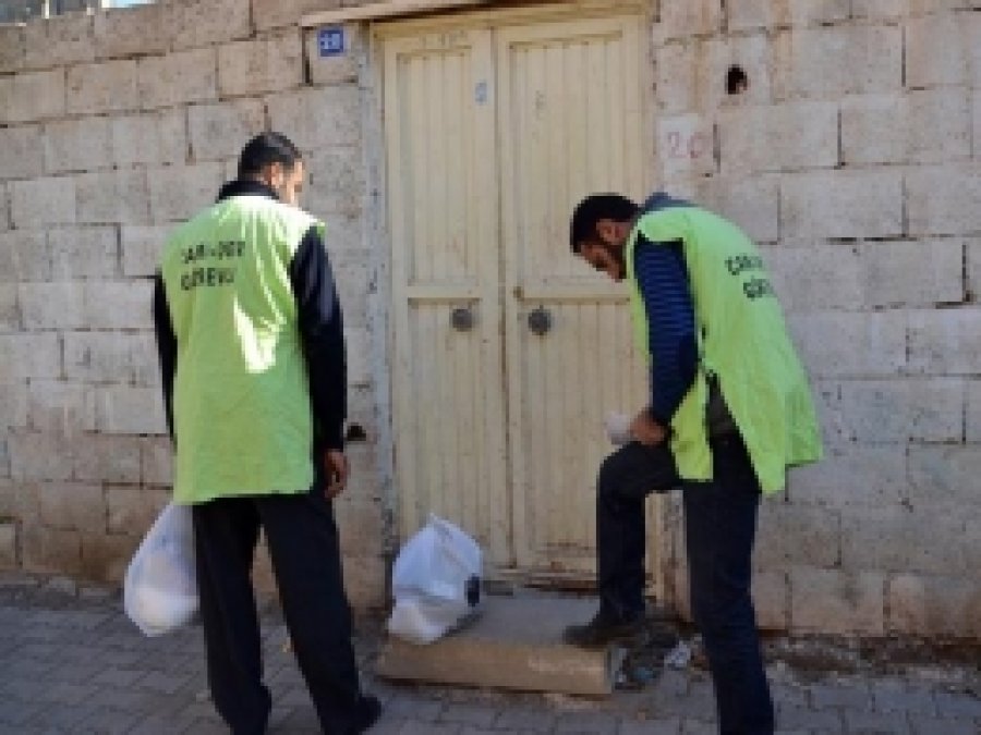 Cami-Der Fakirlerin Dualarını Almaya Davam Ediyor