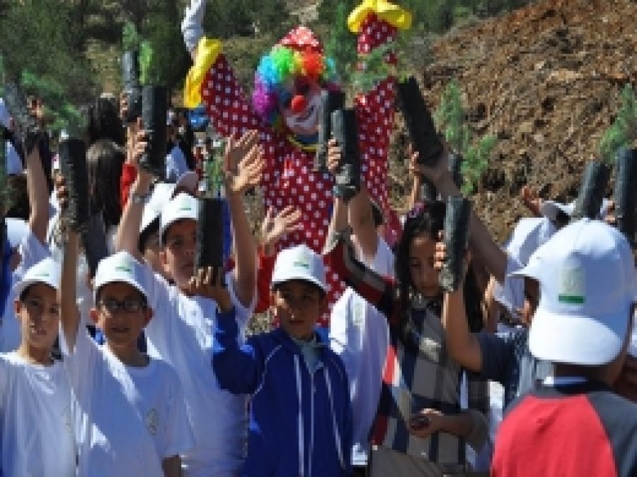 Genç Fidanlar Gelecekleri İçin Ağaç Dikti