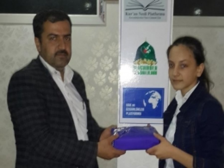 'Peygambere Özlem' Şiir Yarışması Ödülleri Verildi