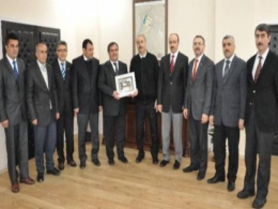 Şırnak Üniversitesi Başarılı Personelini Ödüllendirdi