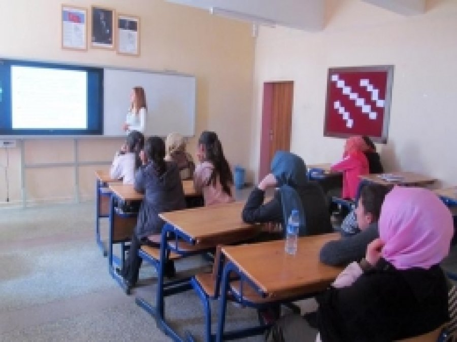 Ergenlik Dönemi Anlatıldı