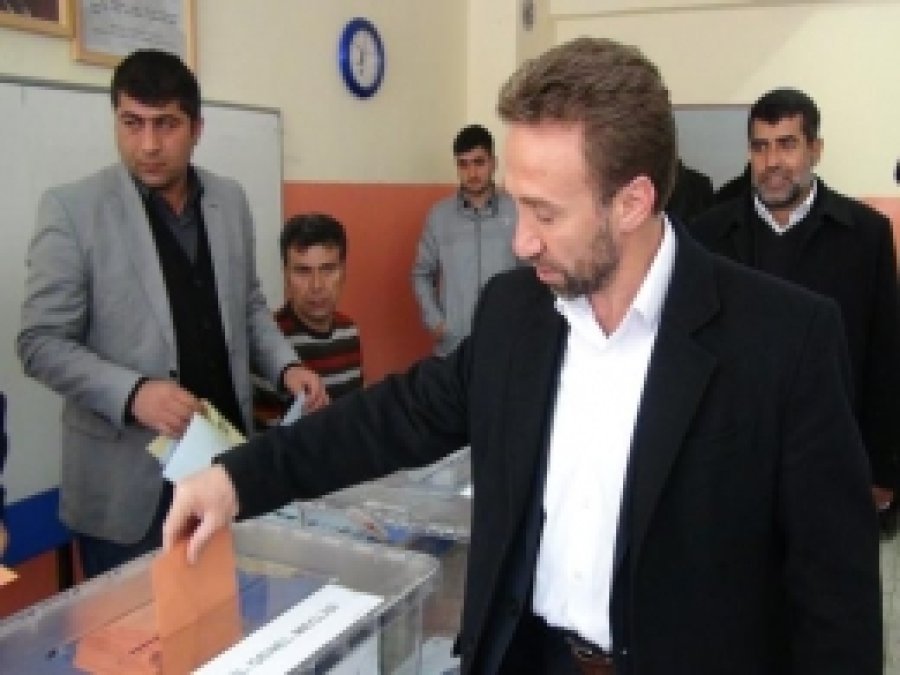 HÜDA PAR Kovancılar Adayı Oyunu Kullandı