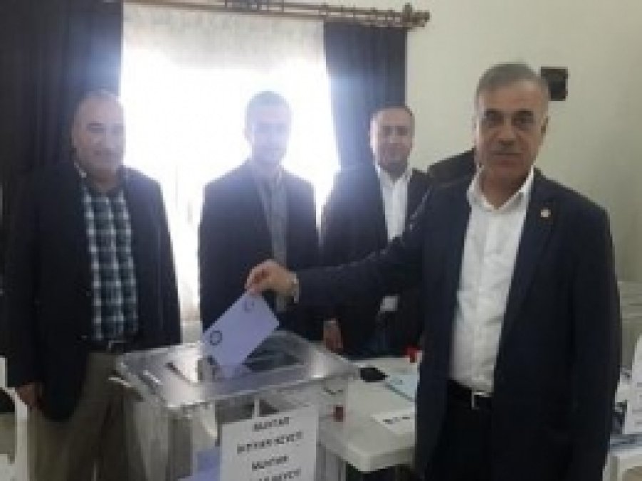 Akdağ, Oyunu Kendi Köyünde Kullandı
