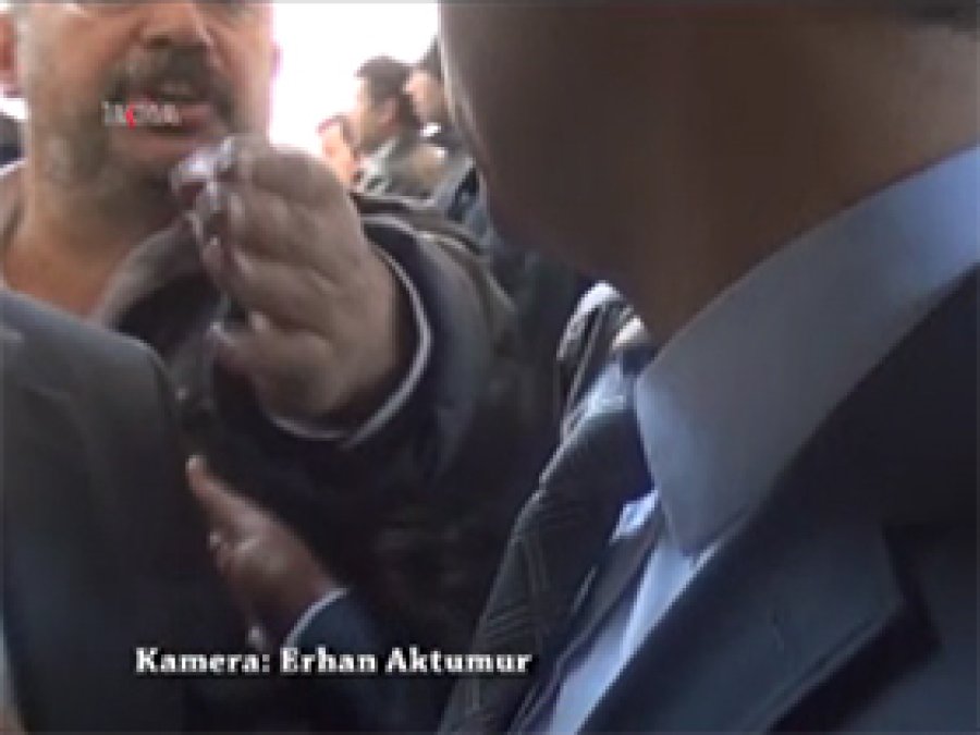 BDP'lilerden İLKHA Muhabirine Engel