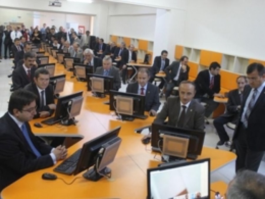 YYÜ'de Dil Eğitim Laboratuarı Açıldı 