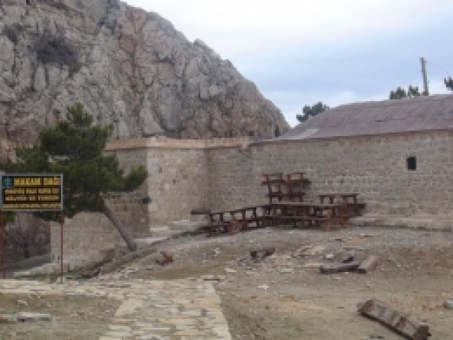Zülküfil Peygamber Makamına Ziyaretler Artıyor