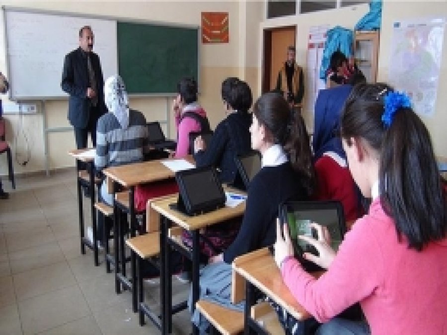 Karlıova Anadolu Lisesi 9. Sınıf Öğrencilerine Tablet