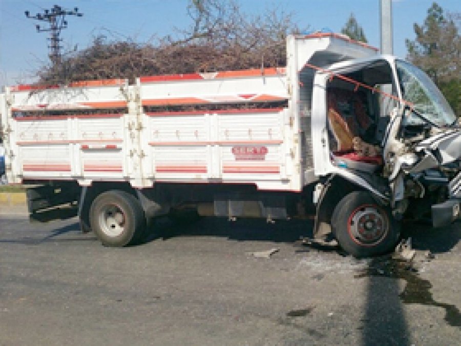 Midyat'ta Trafik Kazası: 2 Yaralı