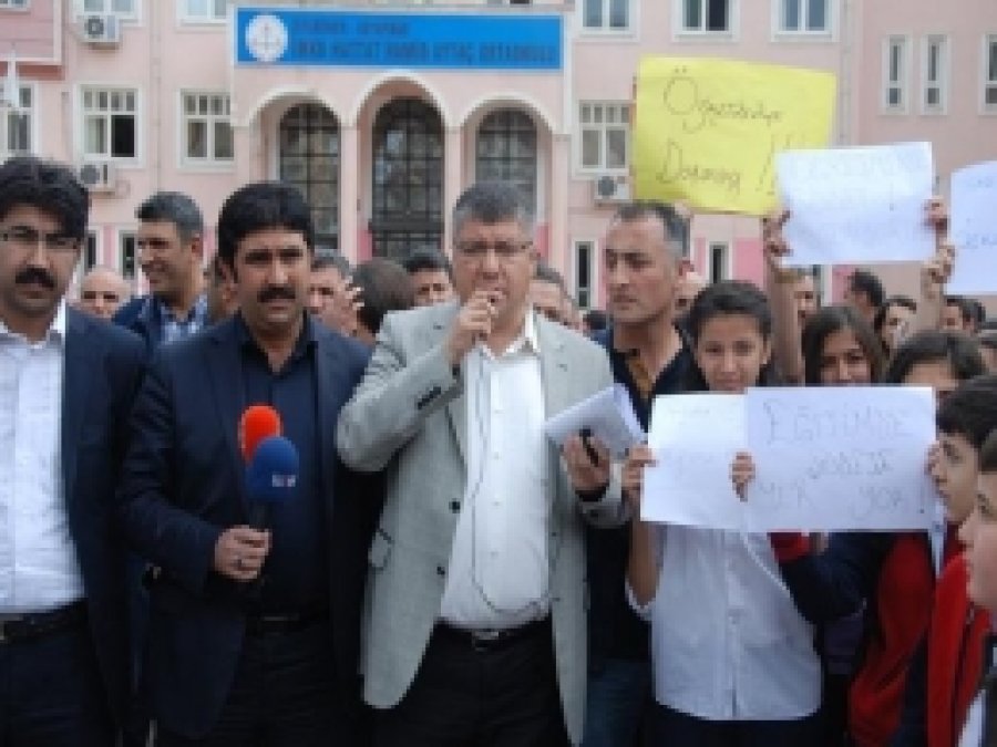 Sendikalar Öğretmenlere Şiddeti Kınadılar