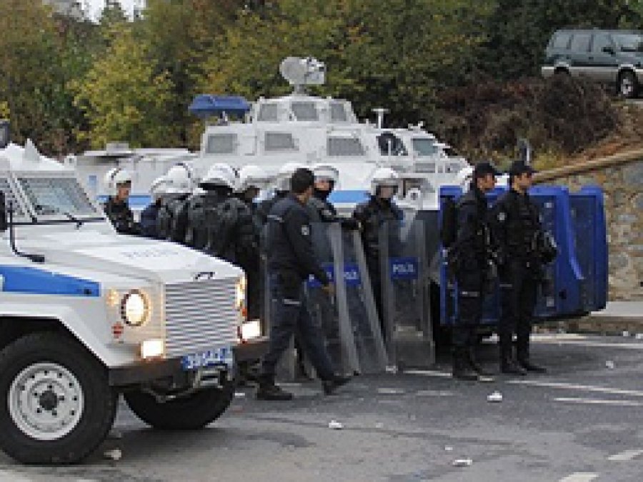 Sancaktepe'de İzinsiz Gösteriye Polis Müdahalesi