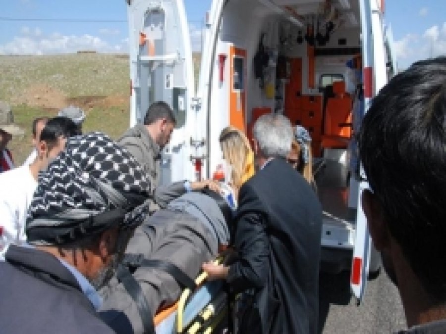 Siverek'te Otomobil Takla Attı: 3 Yaralı