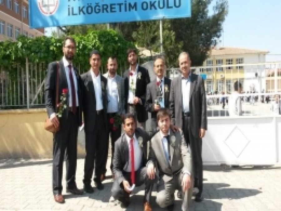 Ceylanpınar Müftülüğü Gül Dağıttı