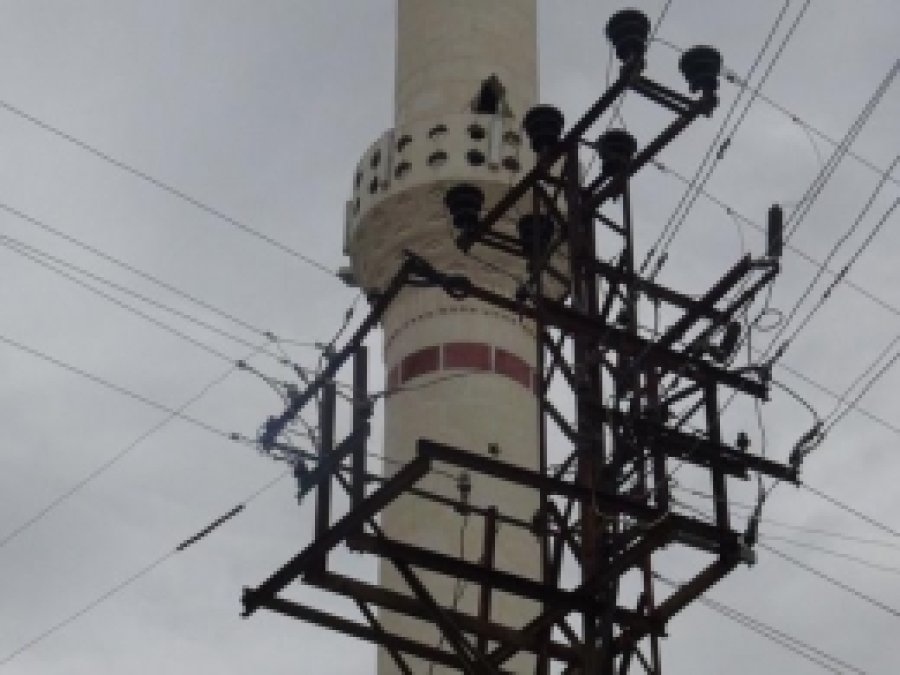 Trafoya Yıldırım Düştü Köy Elektriksiz Kaldı 