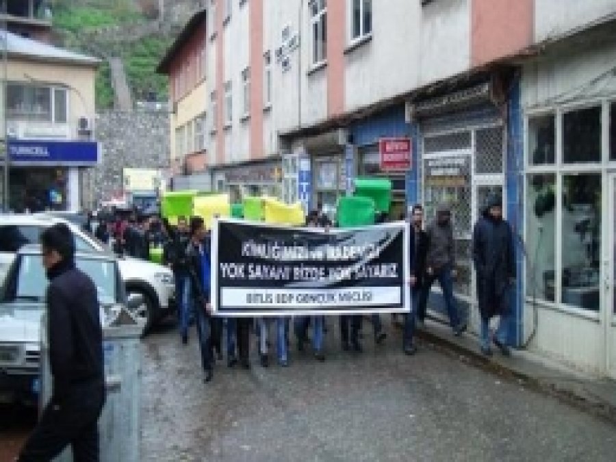 Önce Mevlit Verdiler Sonra Yürüyüş Yaptılar