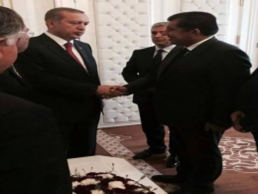 Başbakan, Ceylanpınar Belediye Başkanını Tebrik Etti 