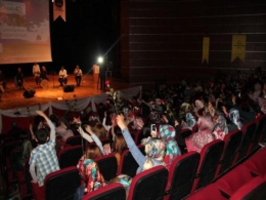 Gençlik Peygamberini Anıyor
