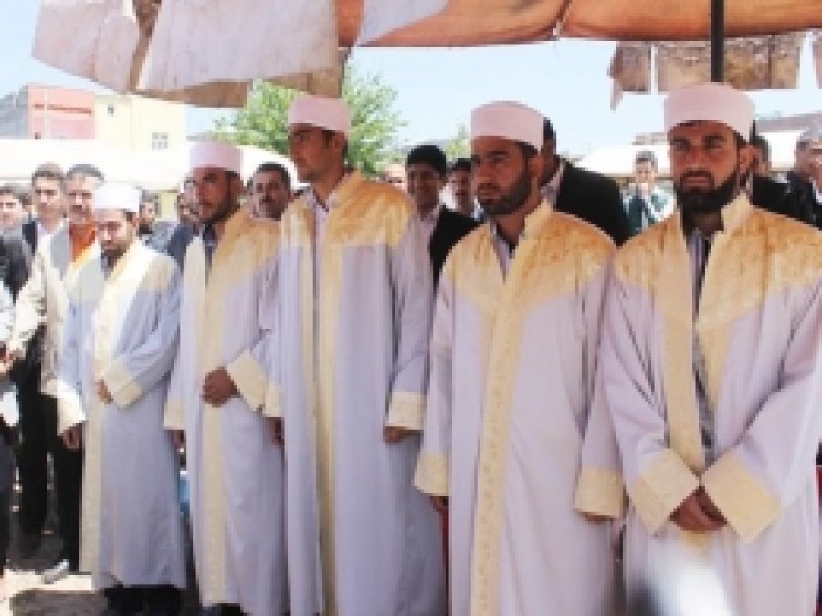 İlimlerini Tamamlayan Öğrenciler Törenle İcazet Aldı