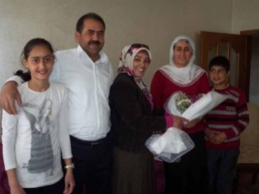 Başarılı Öğrenci ve Ailelerine Hediye