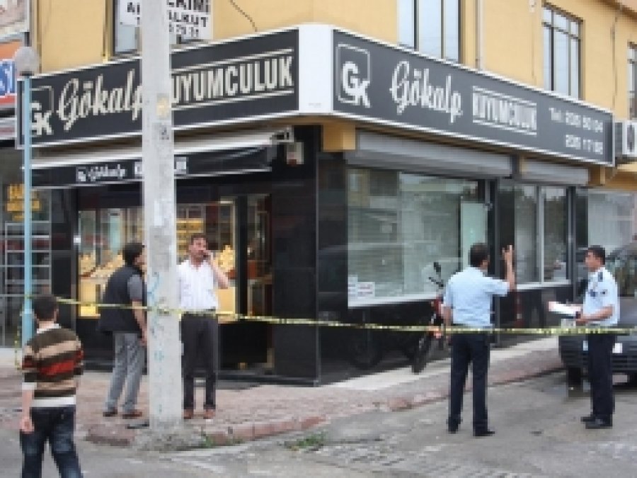 Mersin'de Kuyumcu Dükkanına Silahlı Saldırı