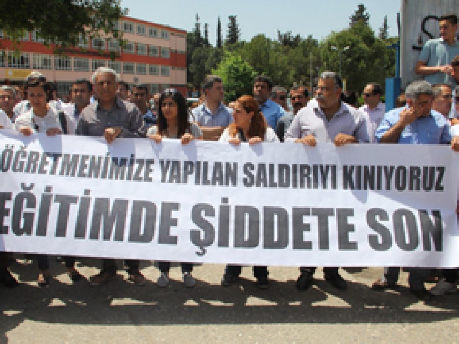 Öğretmenler Saldırıları Kınadı