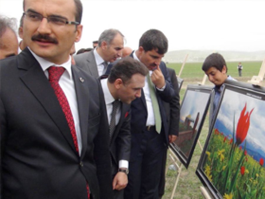 Muş'ta Lalesiz 'Lale Festivali'