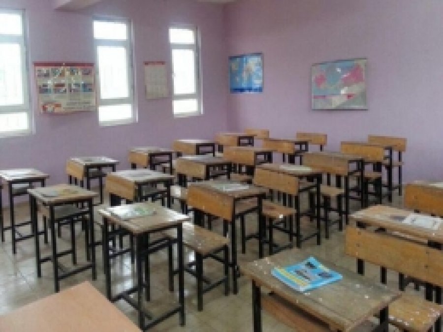 Tarih Yaşam Topluluğu Sason'da Okul Boyadı 