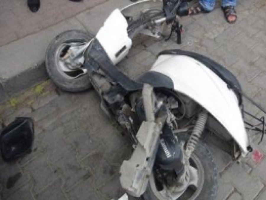 Motosiklet Araca Çarptı: 1 Yaralı