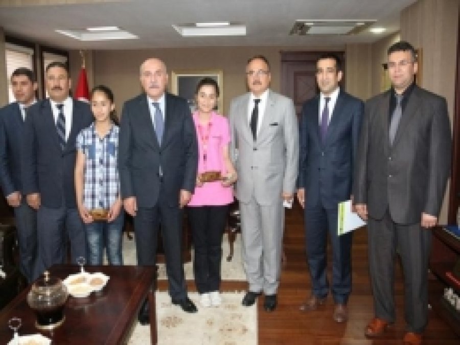 Vali İpek Mucit Öğrencileri Ödüllendirdi