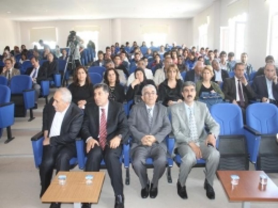 YYÜ'de Öğrencilere Konferans 