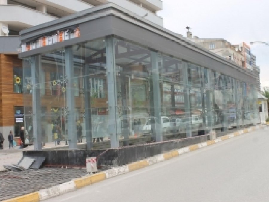 Tadilatı Bitirmeden Yapılanlar da Kırıldı