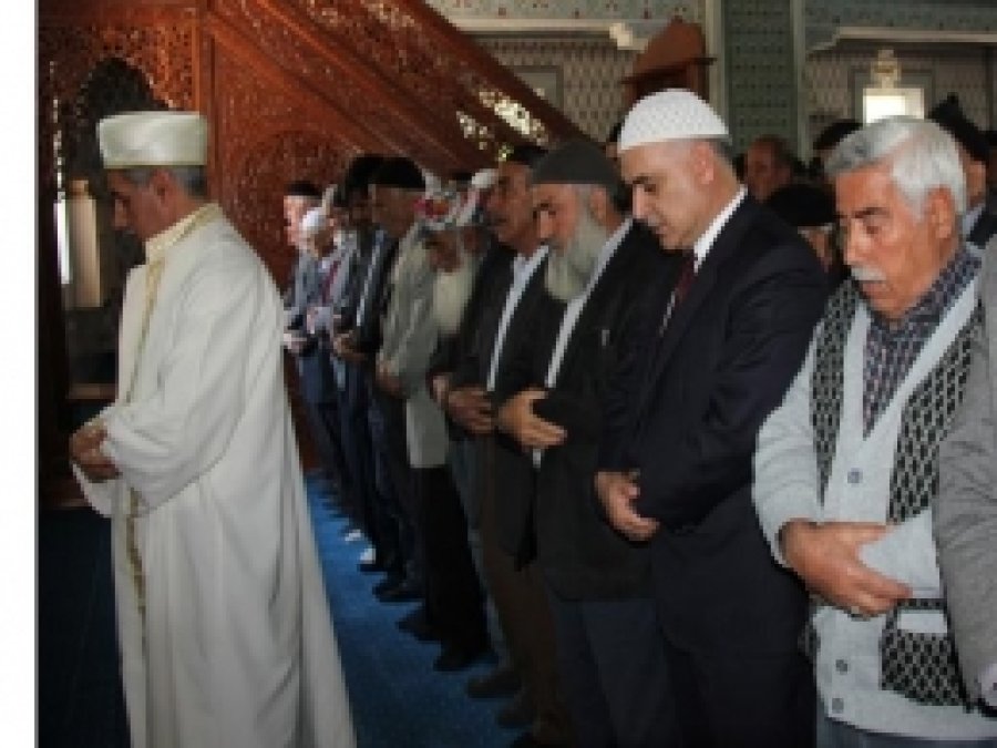 Bingöl'de İşçiler için Namaz Kılındı