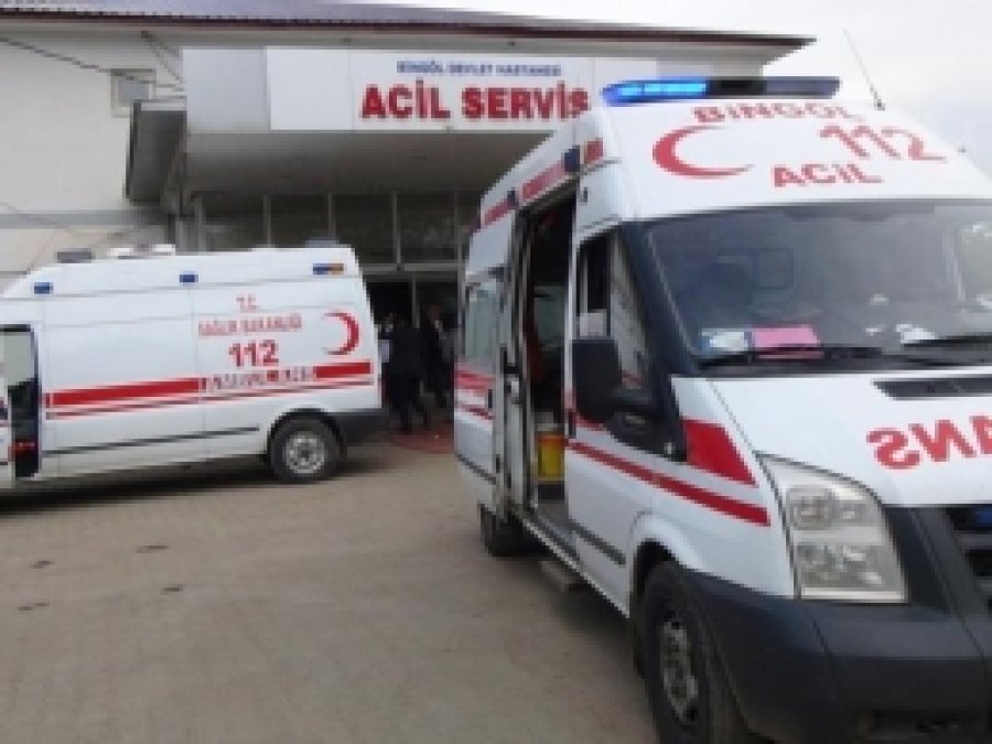 Raylardan Geçen Vatandaşa Tren Çarptı