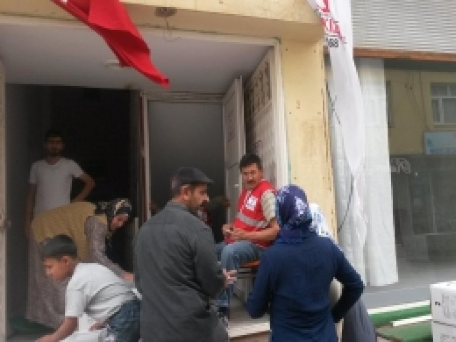 Ceylanpınar'da Suriyeli Bin 100 Aileye Yardım