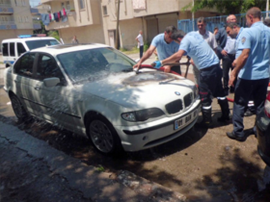 Park Halindeki Araç Alev Aldı 