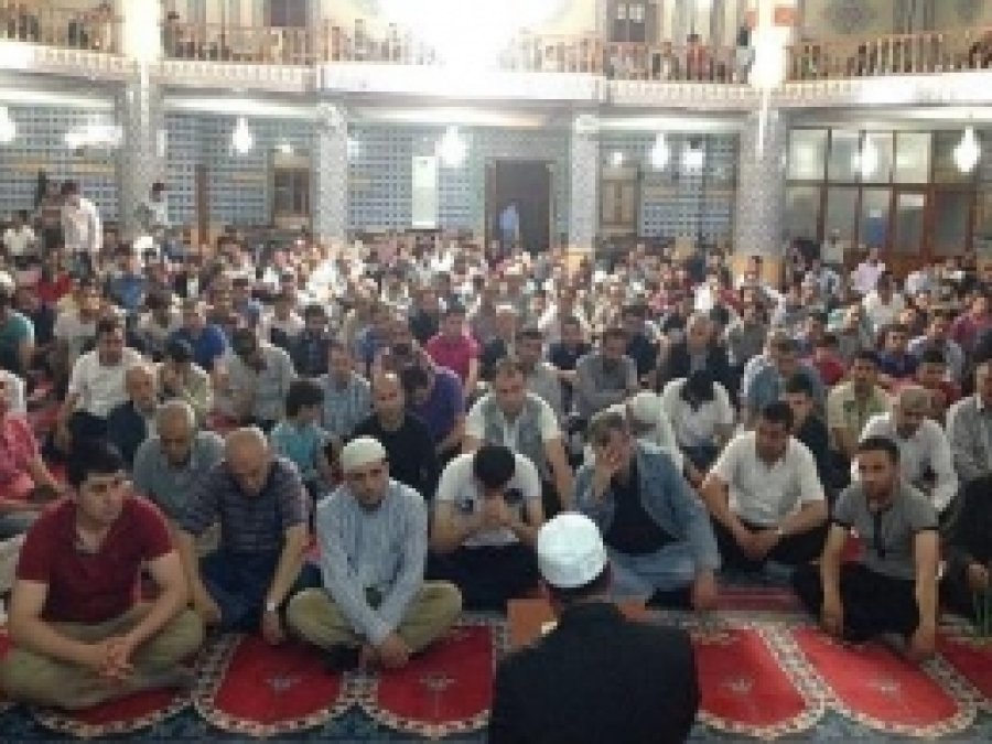Miraç Kandili Dualarla İhya Edildi
