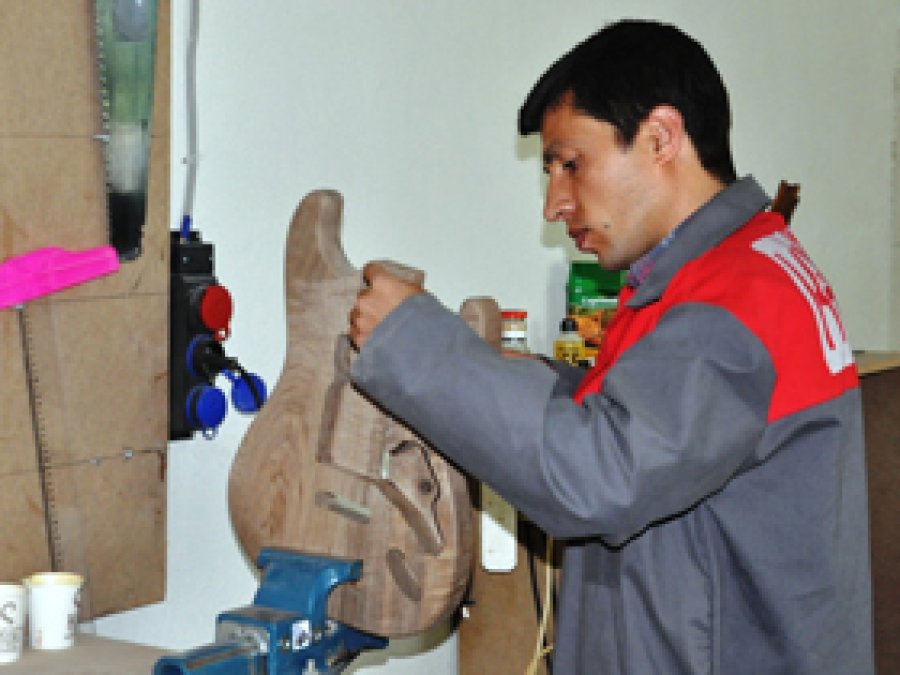 Hizan'dan 9 Ülkeye Gitar İhraç Ediyor
