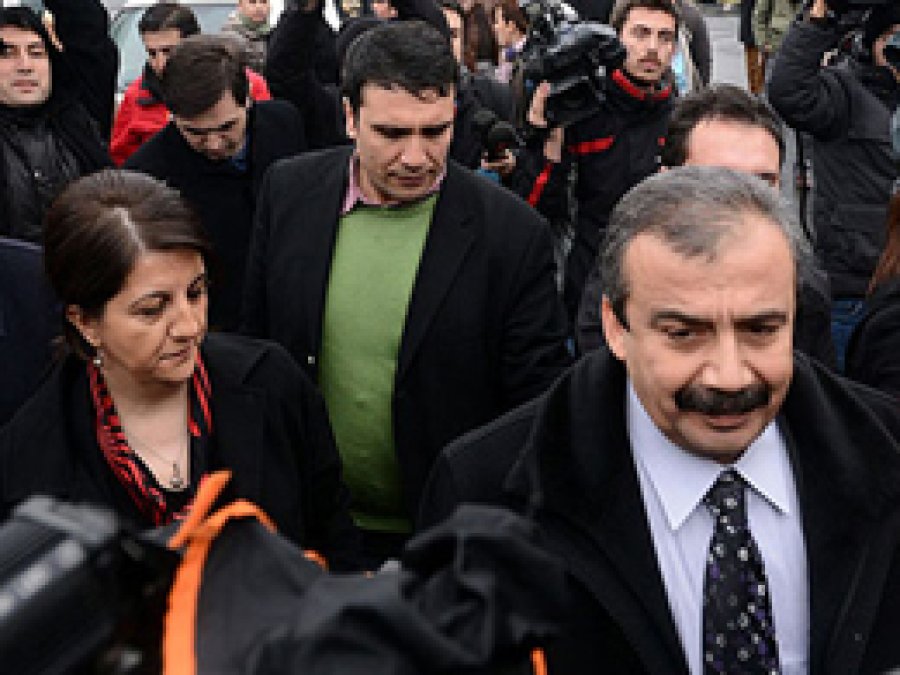 HDP Heyeti İmralı'ya Gitti 