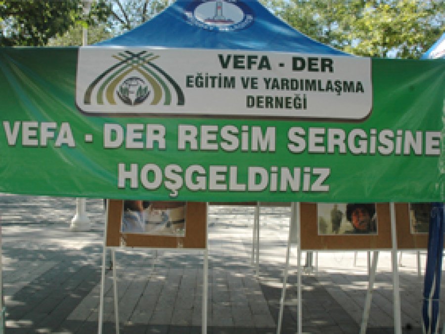 Vefa Der Resim Sergisi Açtı