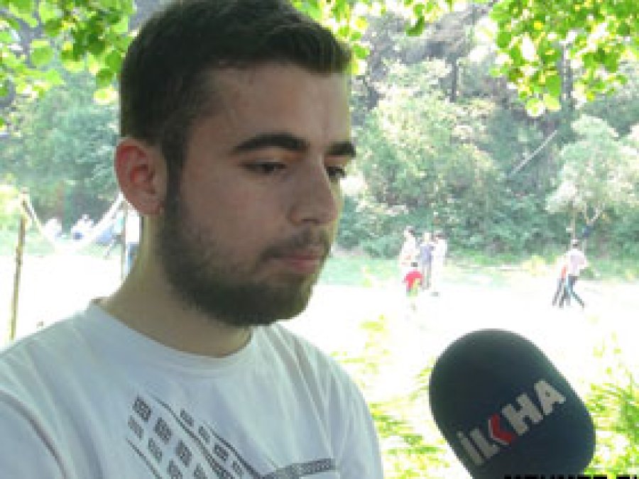 Gençler Ahlaki Yozlaşmadan Şikayetçi