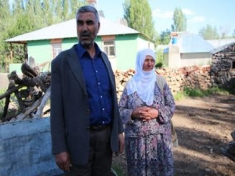 Hayvanları Çalınan Aileye İnek Yardımı