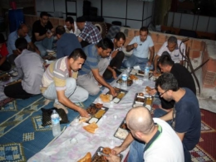 Mustazaflar Cemiyeti İftarda Esnafla Buluştu