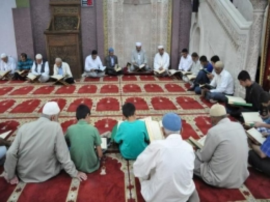 Camilerde Mukabeleler Devam Ediyor