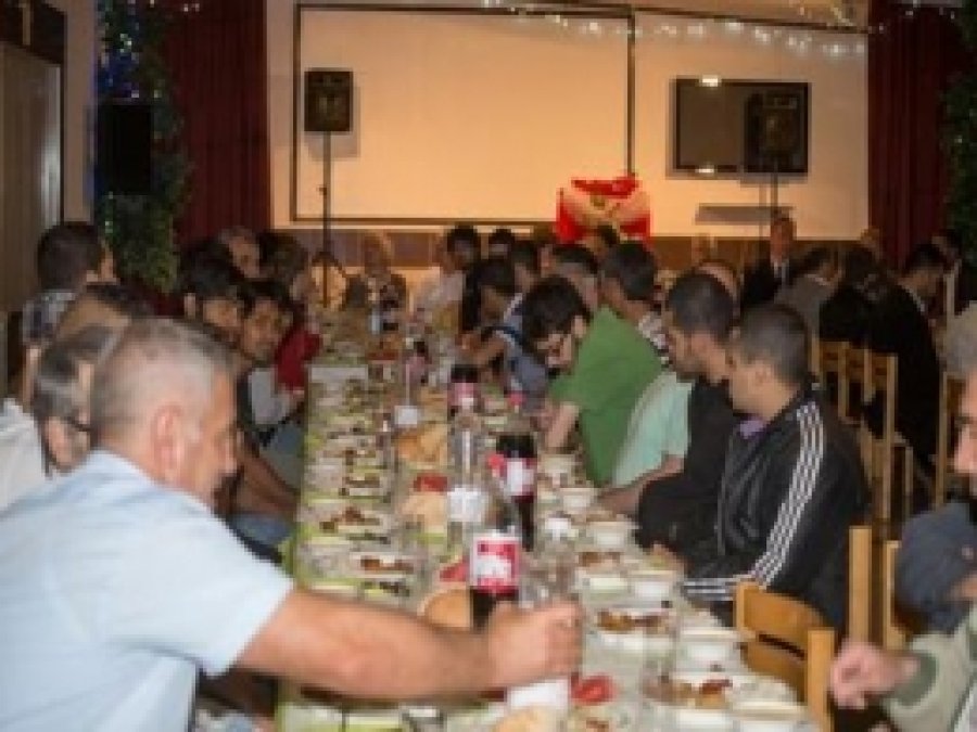 Leipzig'te Örnek İftar Yemeği