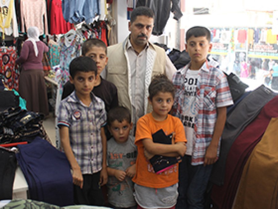 VEFA DER 110 Çocuğu Giydirdi