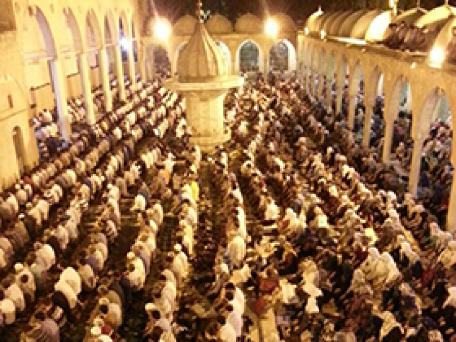 Urfalılar Balıklıgöl'de Sabahladı