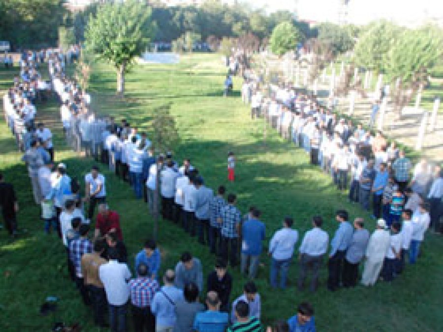 Mustazaflar Cemiyeti Halkla Bayramlaştı